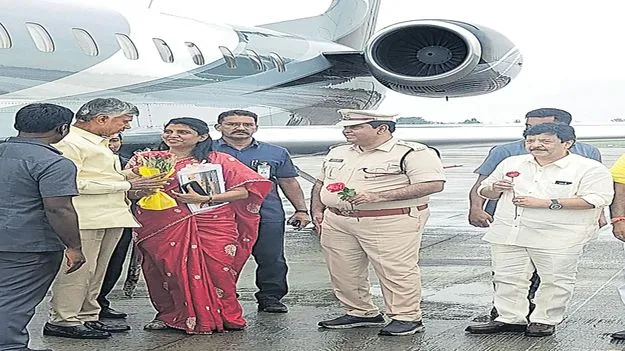 సీఎం చంద్రబాబుకు ఘన స్వాగతం  