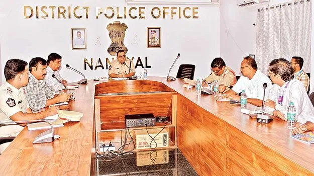 సీసీ కెమెరాలు ఏర్పాటు చేసుకోవాలి