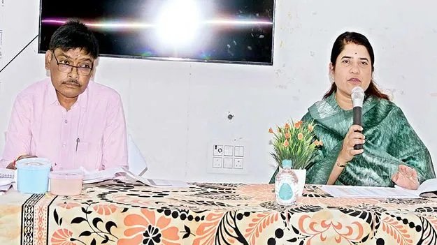 ఉపాధిలో లక్ష్యాలను అధిగమించాలి 