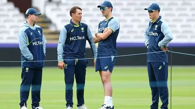 ఆసీస్‌ జట్టును ఆపేశారు