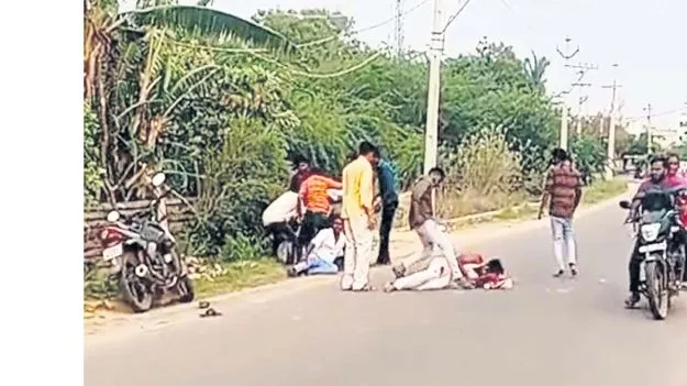 మద్యం మత్తులో యువకుల వీరంగం