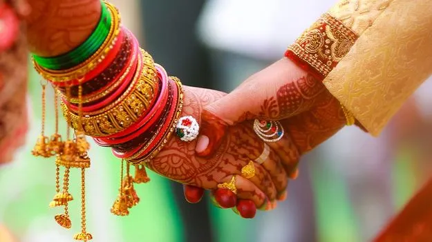 Bihar Wedding: సింధూరం పెడుతుండగా వణికిన వరుడి చేతులు.. వధువుకు డౌటొచ్చి..