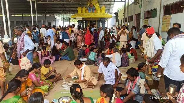 భక్తులతో కిక్కిరిసిన మల్లన్న క్షేత్రం 