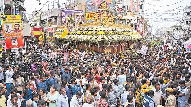 Bonalu Festival Hyderabad : బోనమెత్తిన భాగ్యనగరం