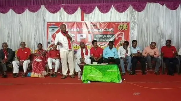 సమాజాన్ని కాపాడే ది కమ్యూనిస్టులే..