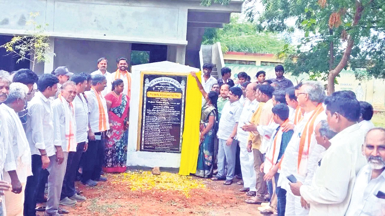 విద్యకు అధిక ప్రాధాన్యం