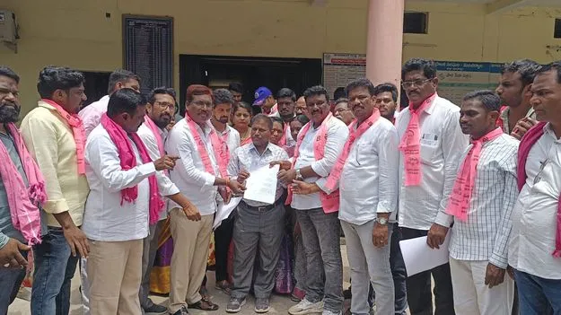  పారిశుధ్య కార్మికులను వెంటనే విధుల్లోకి తీసుకోవాలి