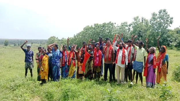 పోడు భూముల్లో సాగు అడ్డుకుంటే ఊరుకునేది లేదు