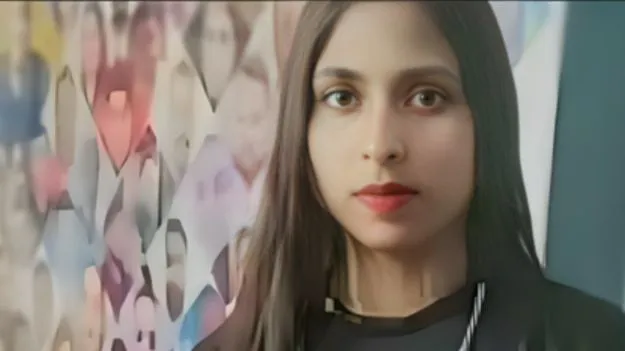 Uttarpradesh: తండ్రి, సోదరుడి చేతిలో యువతి సజీవదహనం.. సహజీవనం చేస్తోందని తెలిసి..