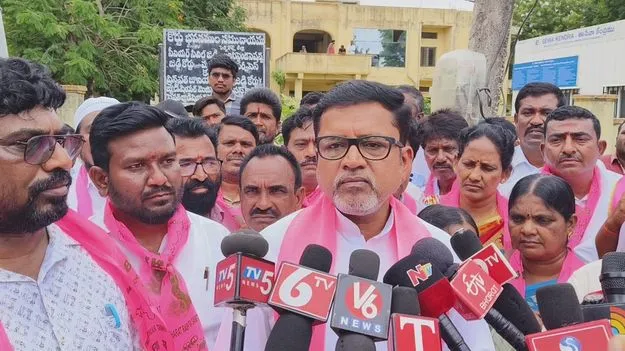 బీఆర్‌ఎస్‌ నేతలే టార్గెట్‌గా పోలీసుల అక్రమ కేసులు 