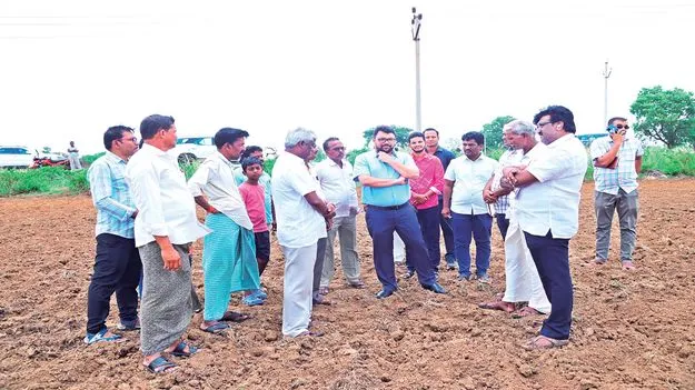  లాభదాయక పంటల వైపు దృష్టి సారించాలి