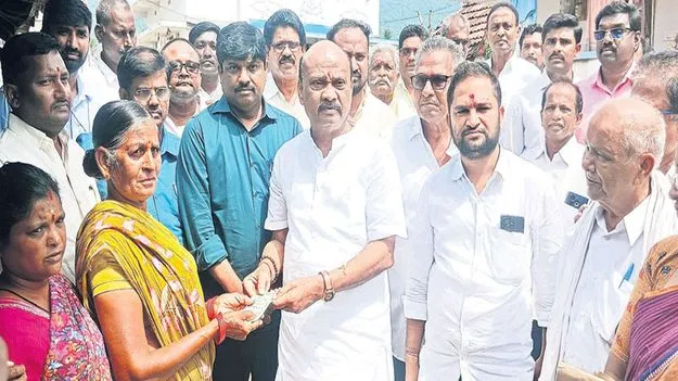 ఎన్టీఆర్‌ భరోసా పింఛన్‌ సొమ్ము   93.08 శాతం మందికి పంపిణీ