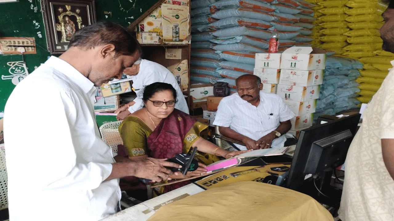 రైతు సేవాకేంద్రాలలో సమృద్ధిగా యూరియా