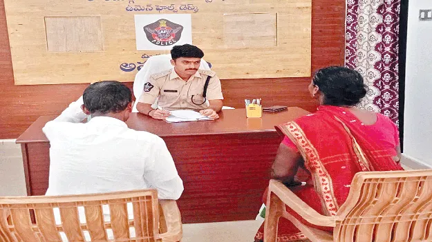 సకాలంలో ఫిర్యాదులు పరిష్కరిస్తా: ఎస్పీ