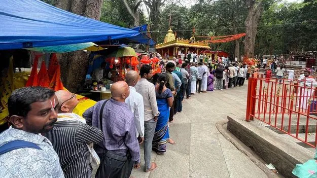 కిటకిటలాడిన జపాలి