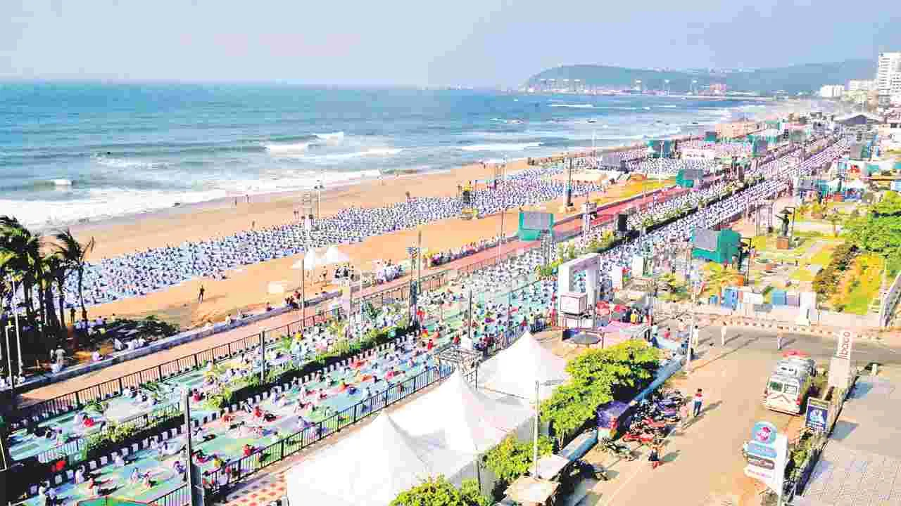 Yoga Andhra: ఉప్పొంగిన యోగసంద్రం