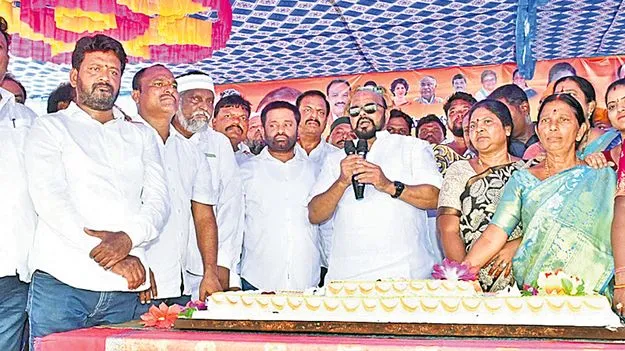 Konda Murali: నాడు బీఆర్‌ఎస్‌‌ను ముంచి.. నేడు కాంగ్రెస్‌‌ను నాశనం చేస్తున్నడు