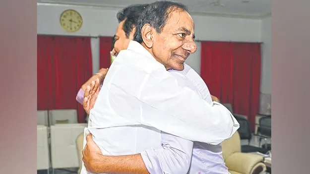 BRS Social Media Activist: నల్లబాలు ఇంటికి కేటీఆర్