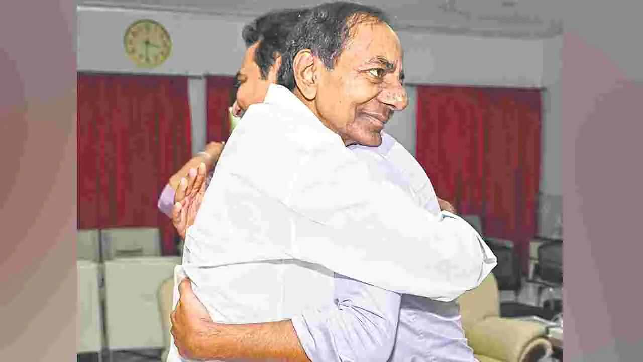 BRS Social Media Activist: నల్లబాలు ఇంటికి కేటీఆర్‌
