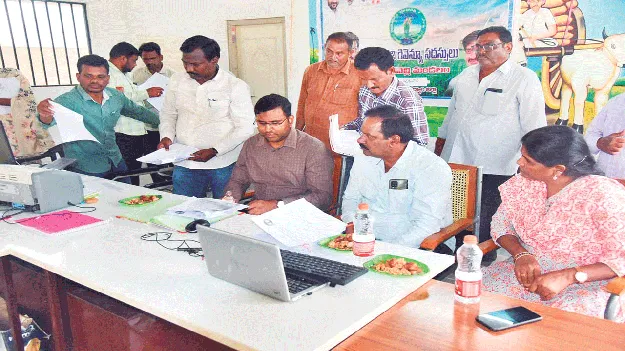 ప్రతీ దరఖాస్తు ఆన్లైన్ చేయాలి