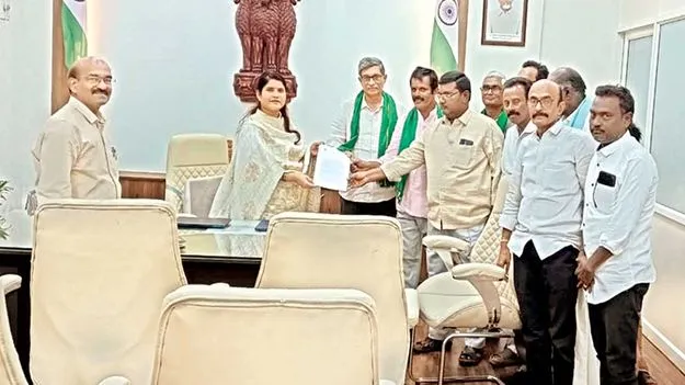 పొగాకు రైతులను ఆదుకోవాలి