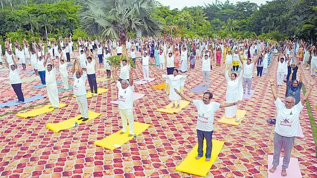 యోగా.. జీవితంలో భాగం కావాలి