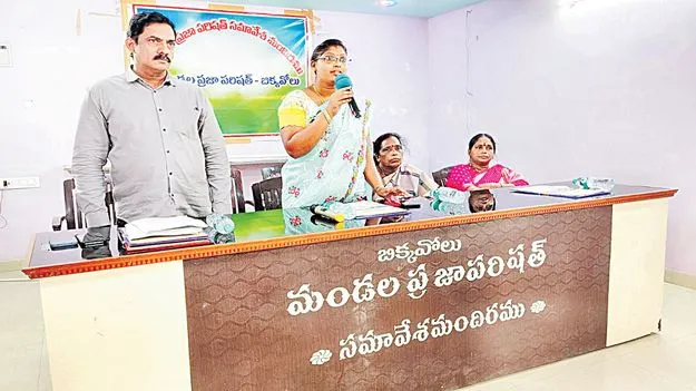 సచివాలయ సిబ్బందిపై పర్యవేక్షణ ఉండాలి