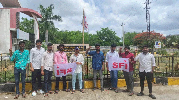 యూనివర్సిటీల అభివృద్ధికి కేంద్రం ప్రత్యేక బడ్జెట్‌ కేటాయించాలి