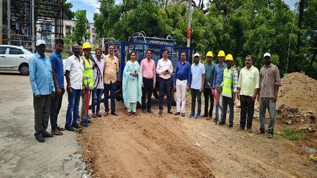 ట్రాన్స్‌ఫార్మర్ల తరలింపునకు విద్యుత్‌ శాఖ వాహనాలు