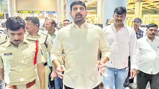Kaushik Reddy: ఎమ్మెల్యే కౌశిక్రెడ్డి అరెస్టు, విడుదల