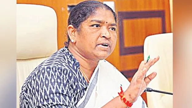 Seethakka: పట్టణ రోడ్లకు దీటుగా పల్లెరోడ్లు