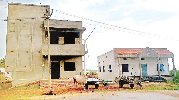 ఎవరికోసం ఈ భవనాలు?