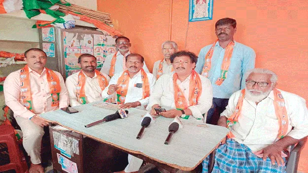 ఊకచెట్టు వాగులోకి నీటిని విడుదల చేయాలి 