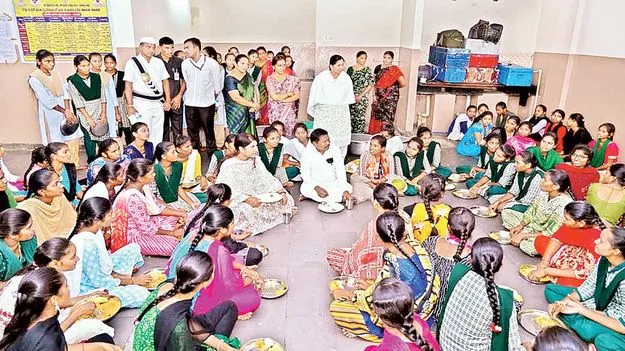 బాలికలు బాగా చదువుకోవాలి