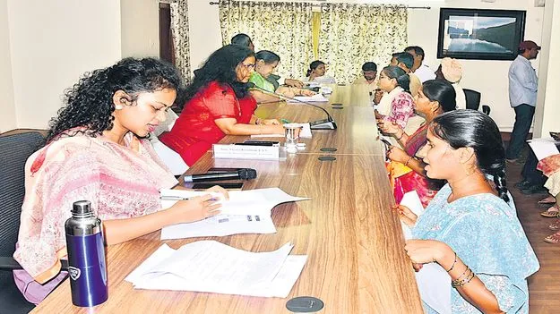 సమస్యల పరిష్కారానికి క్షేత్రస్థాయిలో పర్యటించాలి