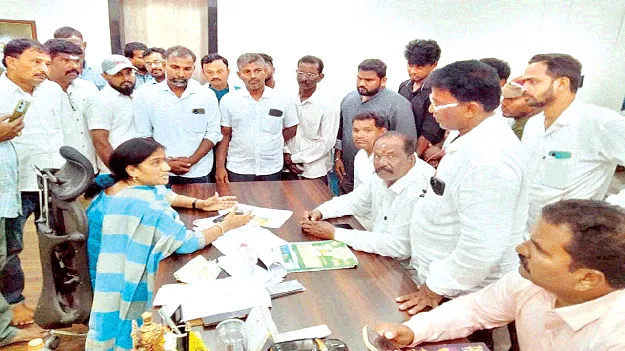 ఎయిర్‌పోర్టు నిర్మాణానికి సహకారం అందించండి: ఎమ్మెల్యే శిరీష