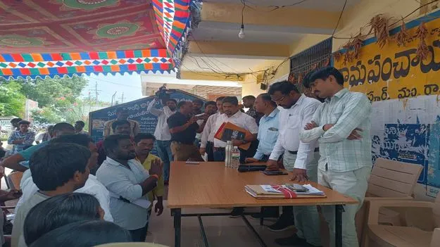 ఇండస్ర్టీయల్ పార్క్కు భూములు ఇవ్వం