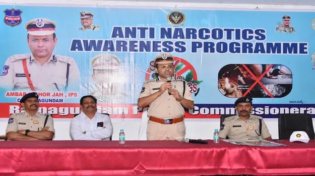 యువత మత్తు పదార్థాలకు బానిస కావద్దు 