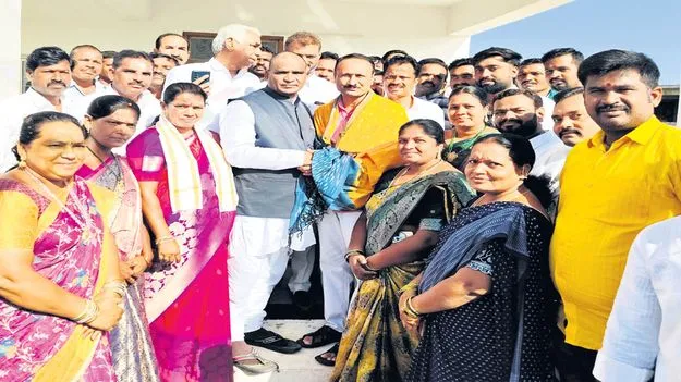 మల్లేశానికి గద్దర్‌ అవార్డు అభినందనీయం