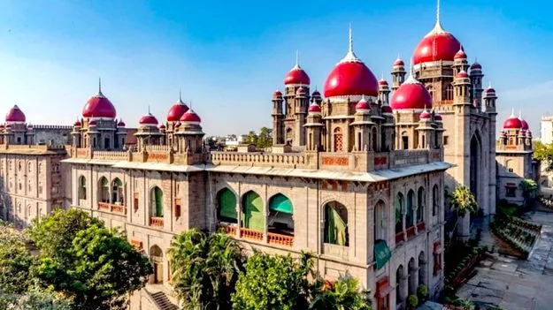 High Court: ఆ విద్యార్థులను అనుమతించండి