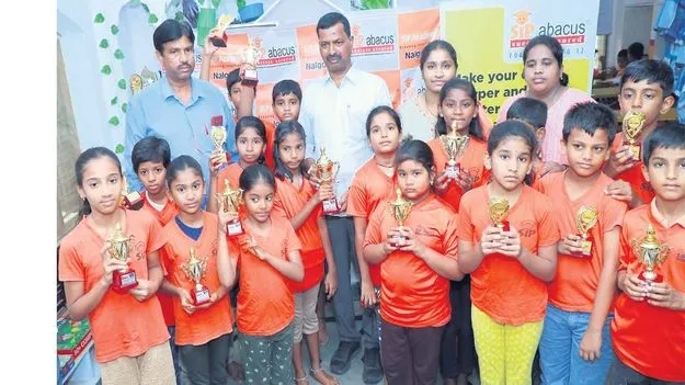 పట్టుదలతో విజయాలు సాధించాలి 