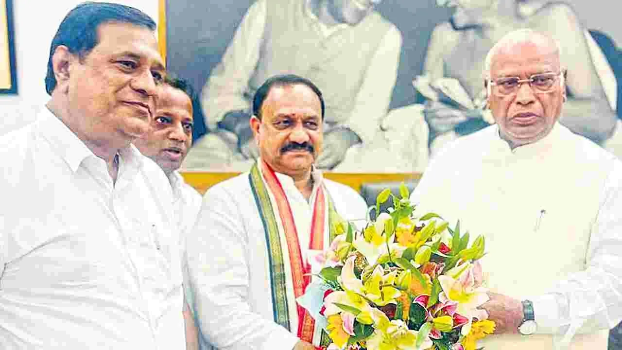 Mallikarjun Kharge: బీసీ రిజర్వేషన్లకు నమూనాగా తెలంగాణ!