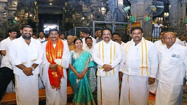 శ్రీకాళహస్తీశ్వరుడి సన్నిధిలో   మంత్రి బీసీ దంపతులు 