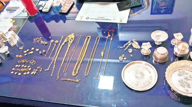 రెండు చోరీ కేసుల్లో నిందితుడి అరెస్టు