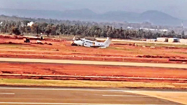 భోగాపురం ఎయిర్‌ పోర్టులో చక్కర్లు కొట్టిన విమానం