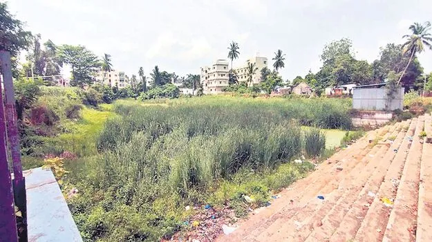 అధ్వానంగా పుష్కరిణి