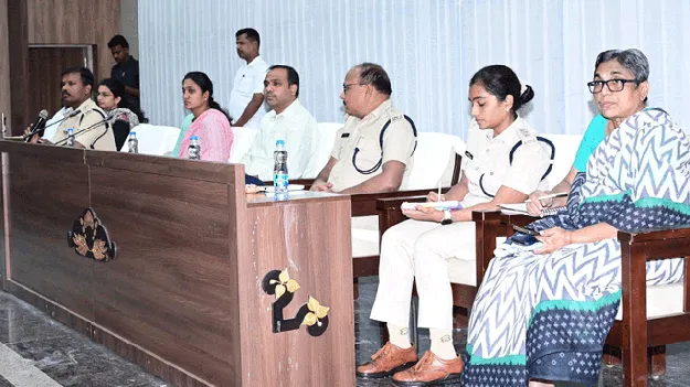 పోలీసుల ప్రవర్తన ఆదర్శనీయంగా ఉండాలి