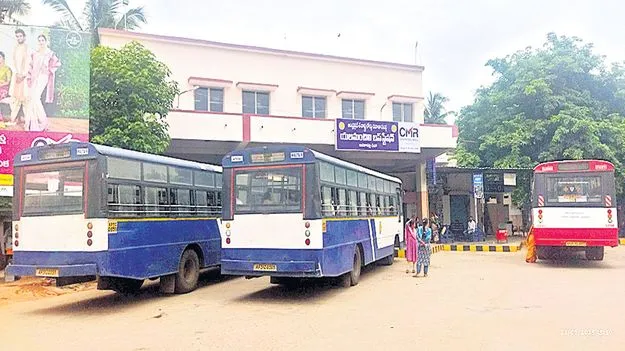 ఎలమంచిలి రాని ఎక్స్‌ప్రెస్‌ బస్సులు