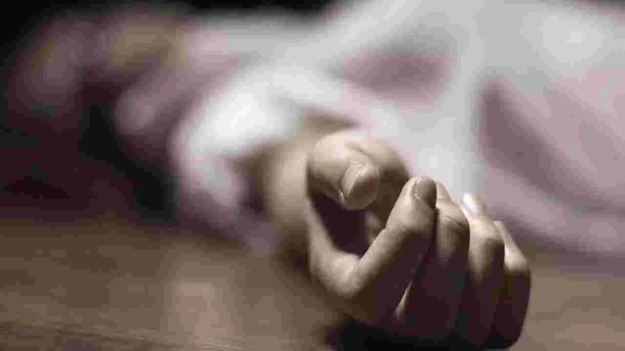 Police Investigation: సుపారీ ఇచ్చి భర్తను చంపించిన భార్య! 
