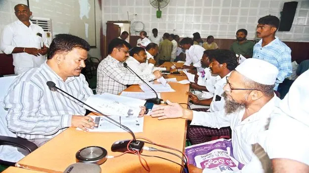 క్షేత్రస్థాయిలో పరిష్కరించాలి: డీఆర్వో